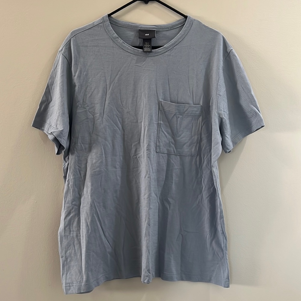 H&M size XL, men’s T-shirt. Light grey in color.